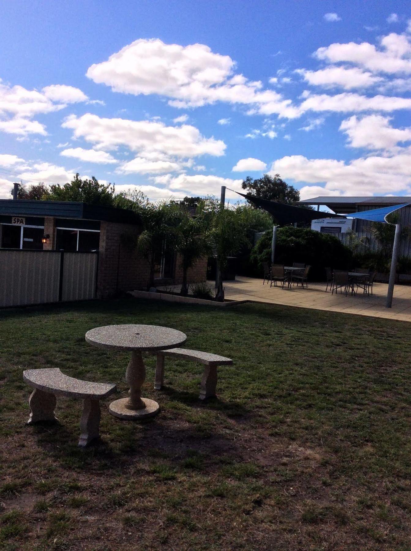 Hi Way Eight Motor Inn Stawell Exterior photo